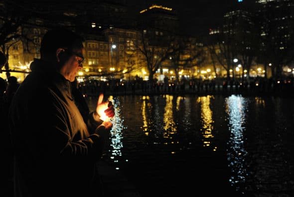 De su lado, unas 700 personas se dieron cita en la histórica iglesia Arlington Street, cerca del lugar del atentado y donde se adoptó la Constitución estadounidense en 1788. (Con información de AFP)
