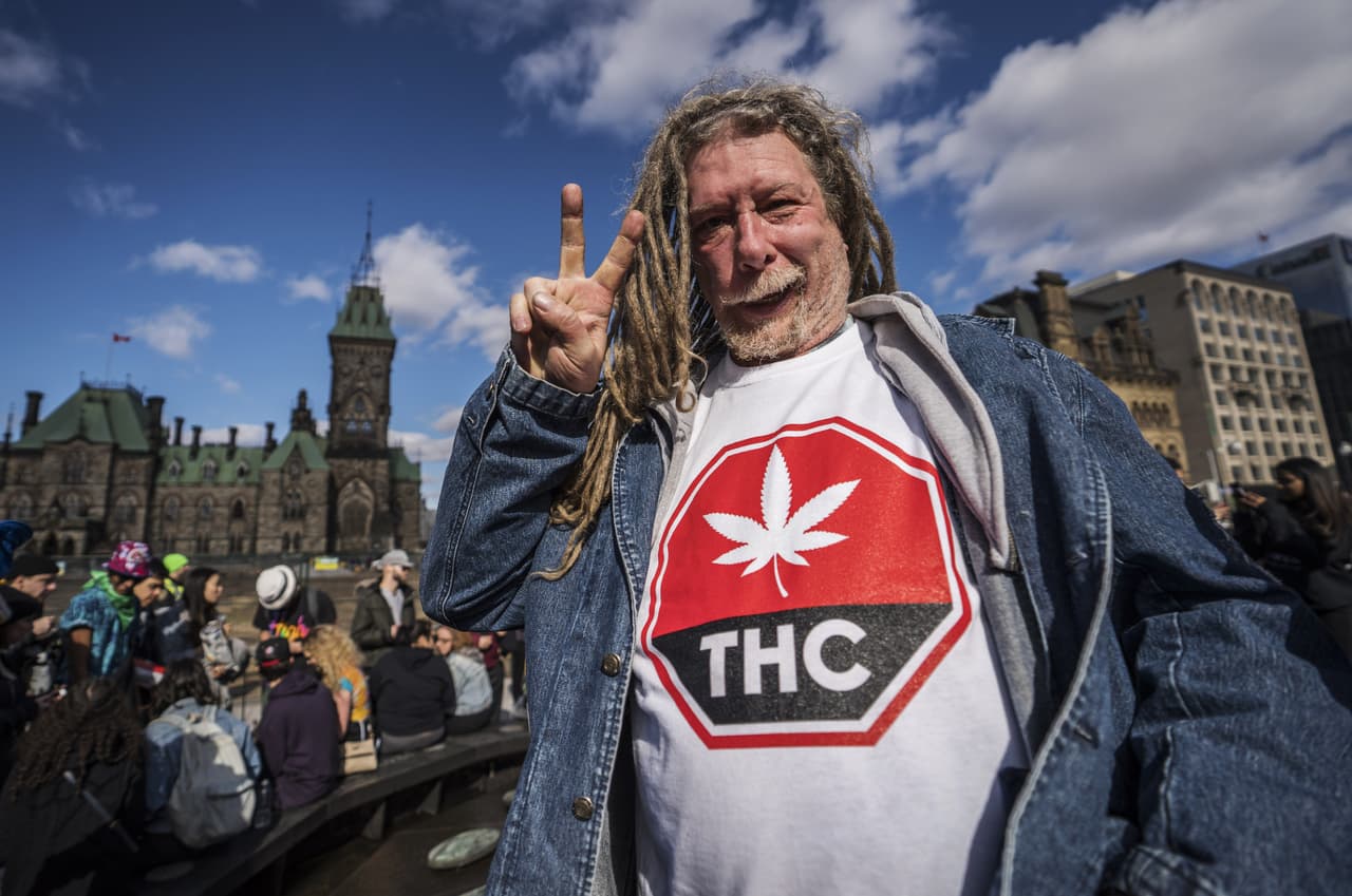 Canadá se convierte en el primer país industrializado en legalizar la marihuana