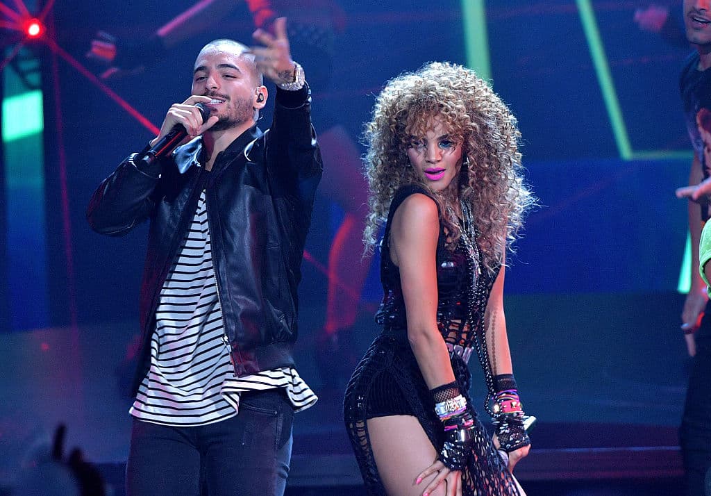Cuando la impactante Leslie Grace nos quitó la respiración con su interpretación de la canción "Aire" con Maluma.