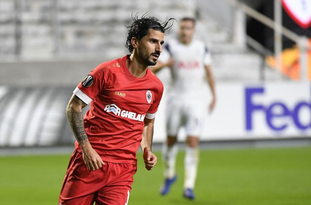 Tottenham es derrotado ante Royal Antwerp por la mínima. Lior Refaelov se encargó de darle la victoria a su equipo a los 29 minutos del encuentro. Los de Mourinho no pueden ante el equipo belga durante la segunda fecha de la UEFA Europa League.