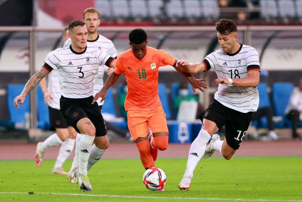 Alemania no pudo derrotar a Costa de Marfil y quedó eliminado en la fase de grupos en los Juegos Olímpicos. La escuadra marfileña celebró a lo grandey y se medirá ante Brasil en los Cuartos de Final en Tokyo 2020.