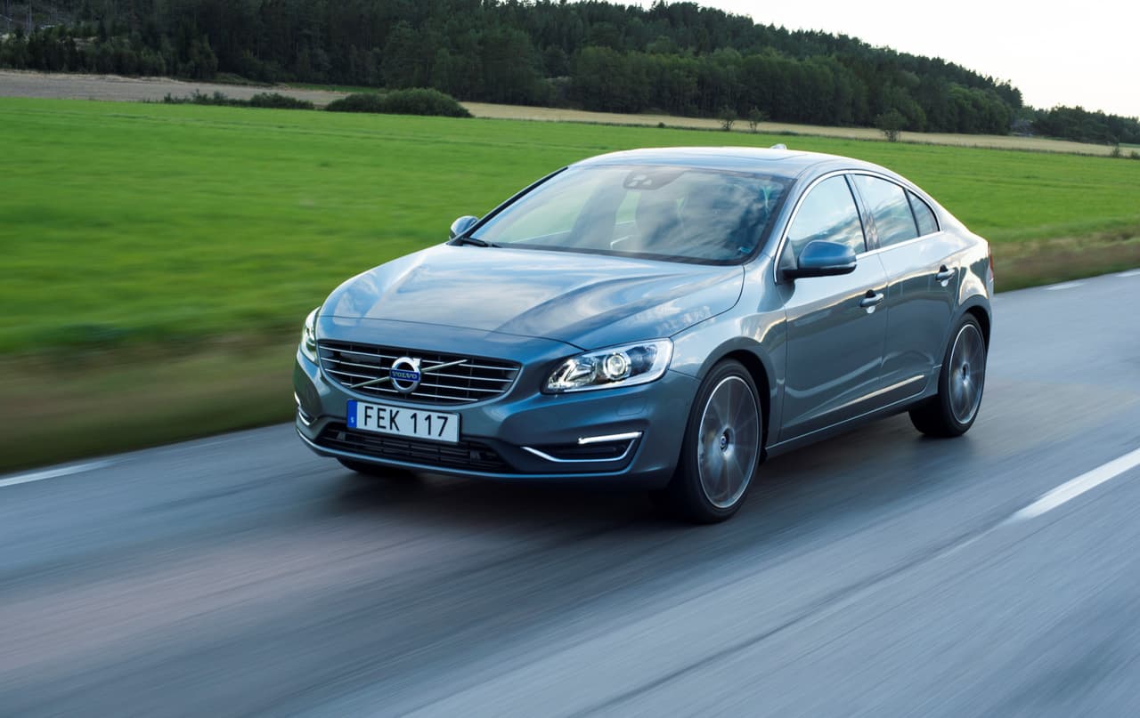 <b>Autos medianos de lujo: </b>El
<b> Volvo S60</b> es el heredero de una gran tradición en seguridad vehicular. Al igual que sus ancestros, el sedán más pequeño que la marca sueca ofrece en Estados Unidos se hizo acreedor del premio ‘Selección Tope de Seguridad Plus’ del IIHS para 2017.