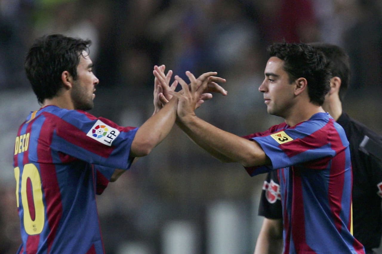 Deco coincidió con Xavi Hernández y Rafael Márquez en uno de los mejores centros del campo de aquella época, que fue la base para el Barcelona de Pep Guardiola.