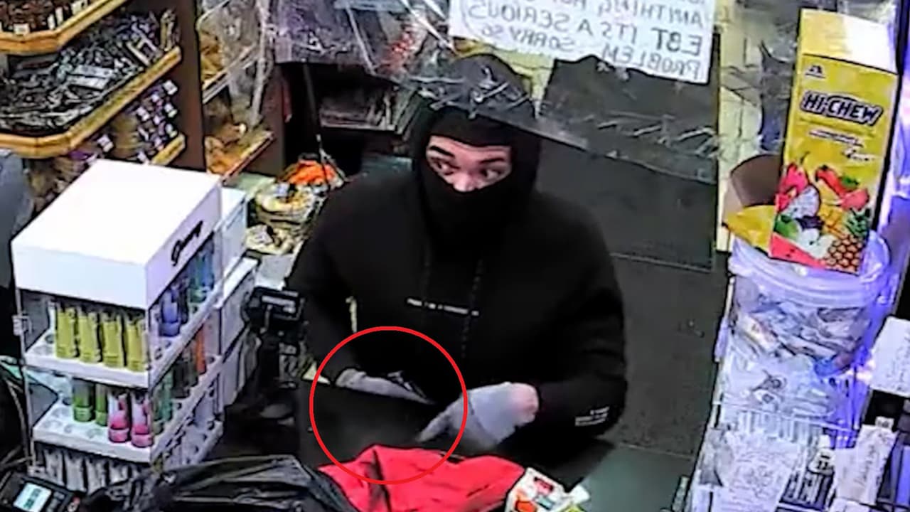 ¿Lo has visto? Se busca como sospechoso de asaltar una tienda de comestibles