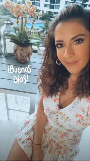 Este inicio de semana, nuestra periodista le dio los buenos días al público con este look primaveral.
