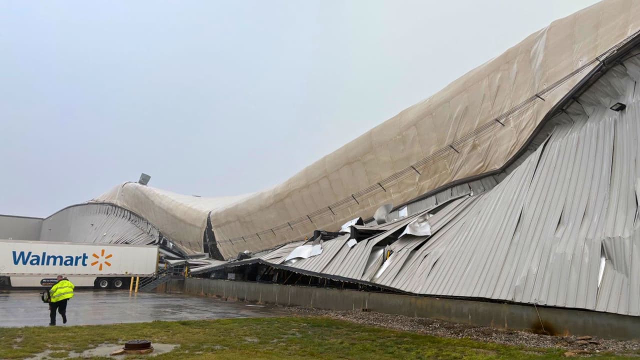 Tormenta severa en Sanger causa una muerte y daños en Walmart y casas rodantes