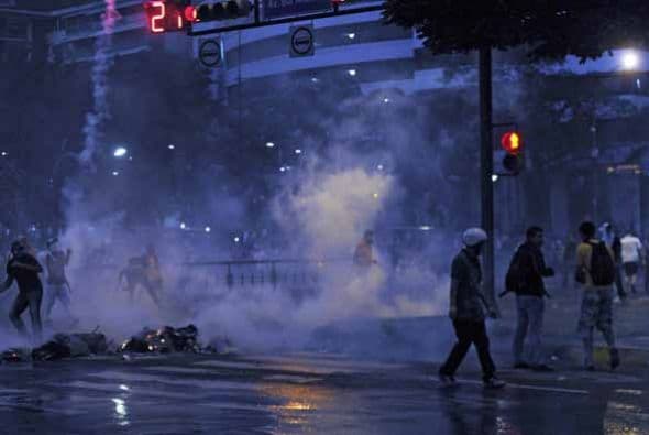 El gobierno de Maduro condenó las protestas y una vez más llamó "fascistas" a los manifestantes.