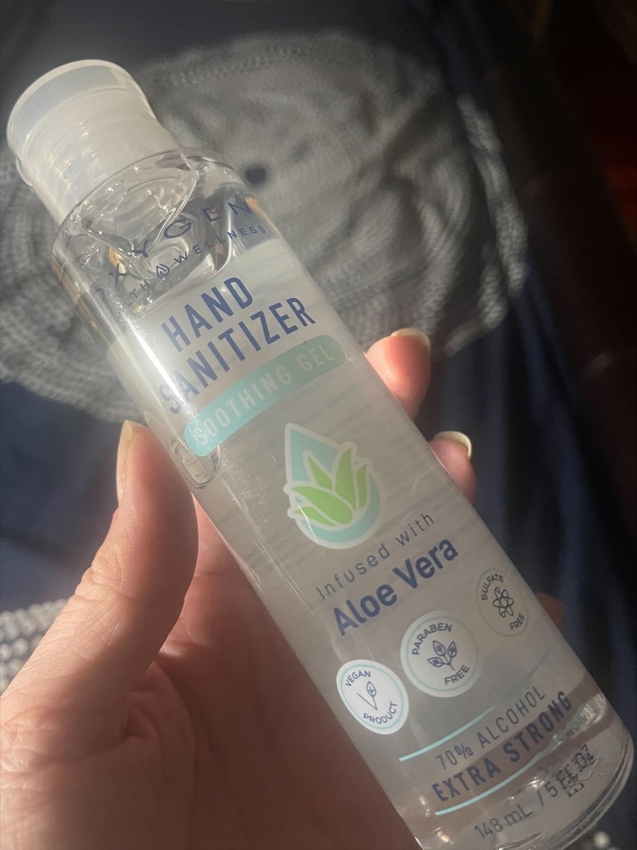 Acompañado del Lysol, siempre tenía a la mano un desinfectantes de manos. Así procuraba mantener el área lo más desinfectado posible.