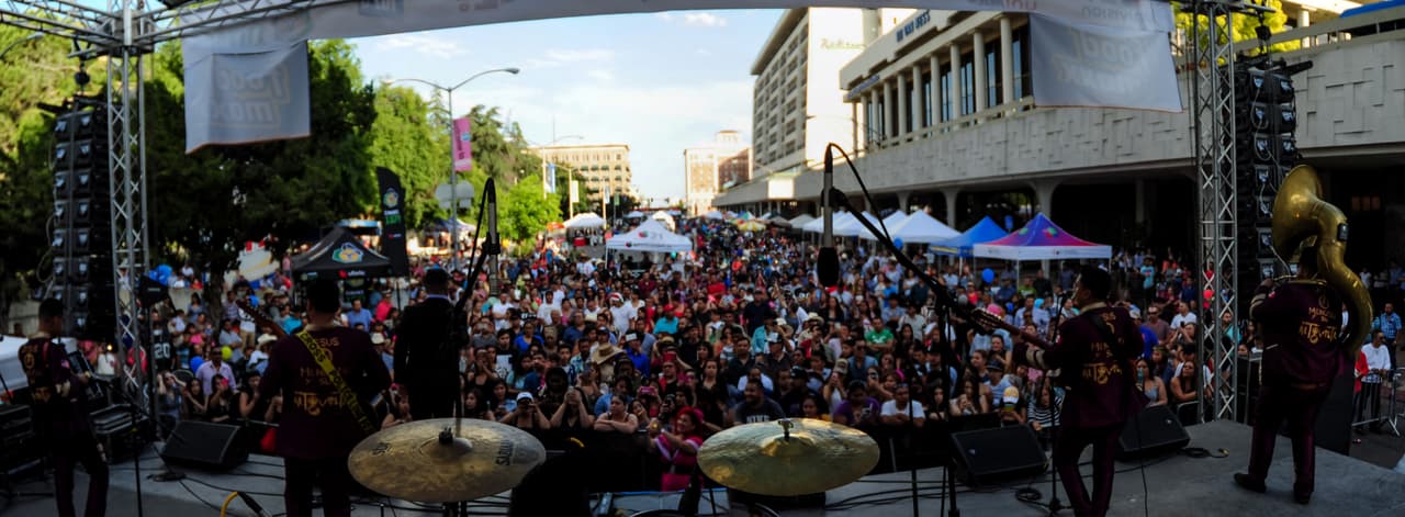 Familias del valle central llegaron al centro de Fresno a celebrar.