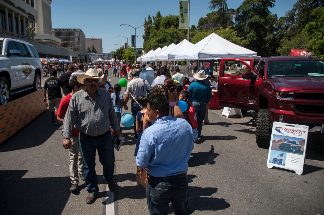 Familias del valle central llegaron al centro de Fresno a celebrar.
