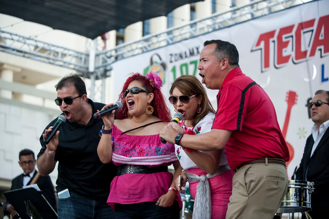 Familias del valle central llegaron al centro de Fresno a celebrar.