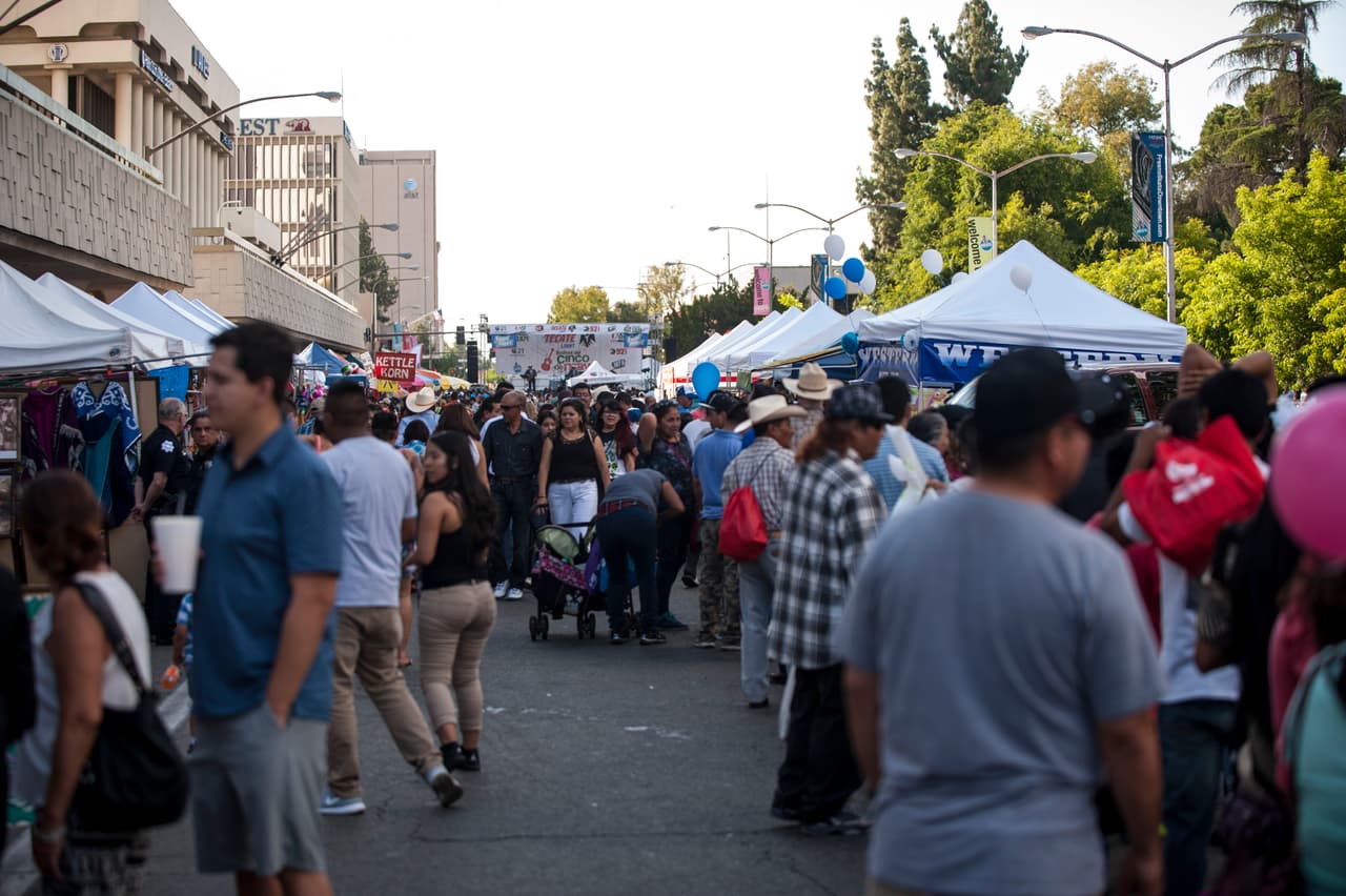 Familias del valle central llegaron al centro de Fresno a celebrar.