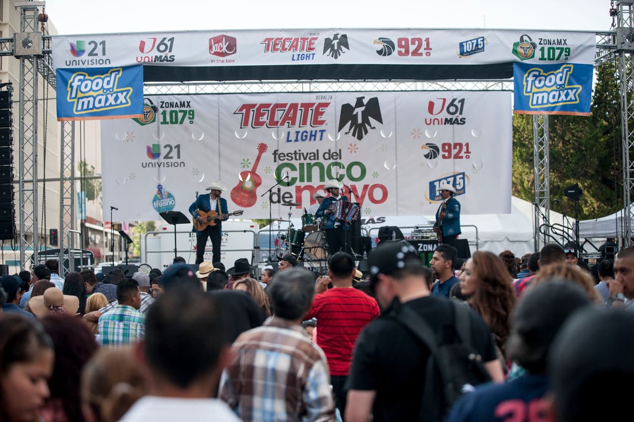 Familias del valle central llegaron al centro de Fresno a celebrar.