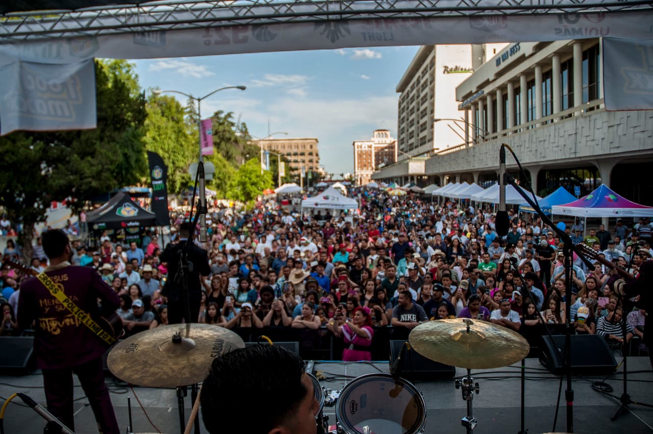 Familias del valle central llegaron al centro de Fresno a celebrar.