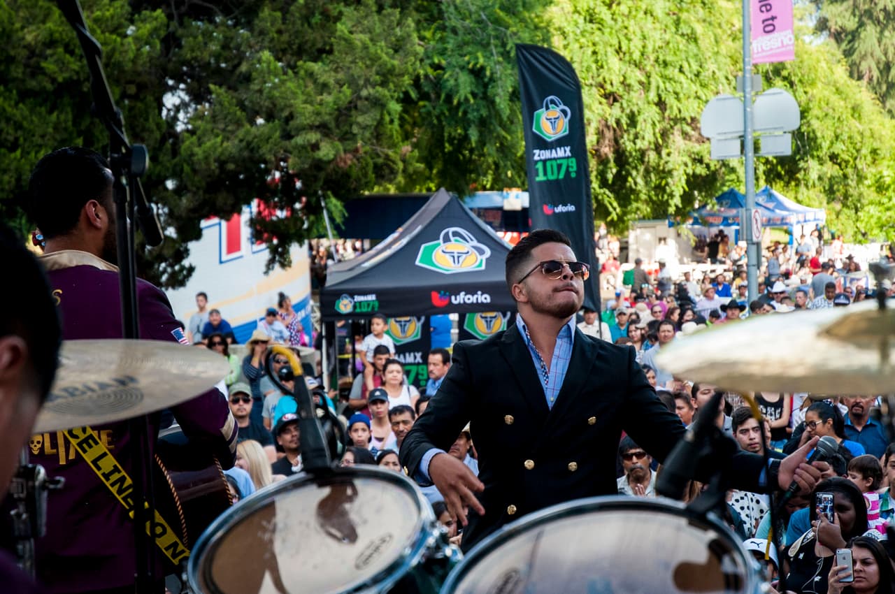 Familias del valle central llegaron al centro de Fresno a celebrar.
