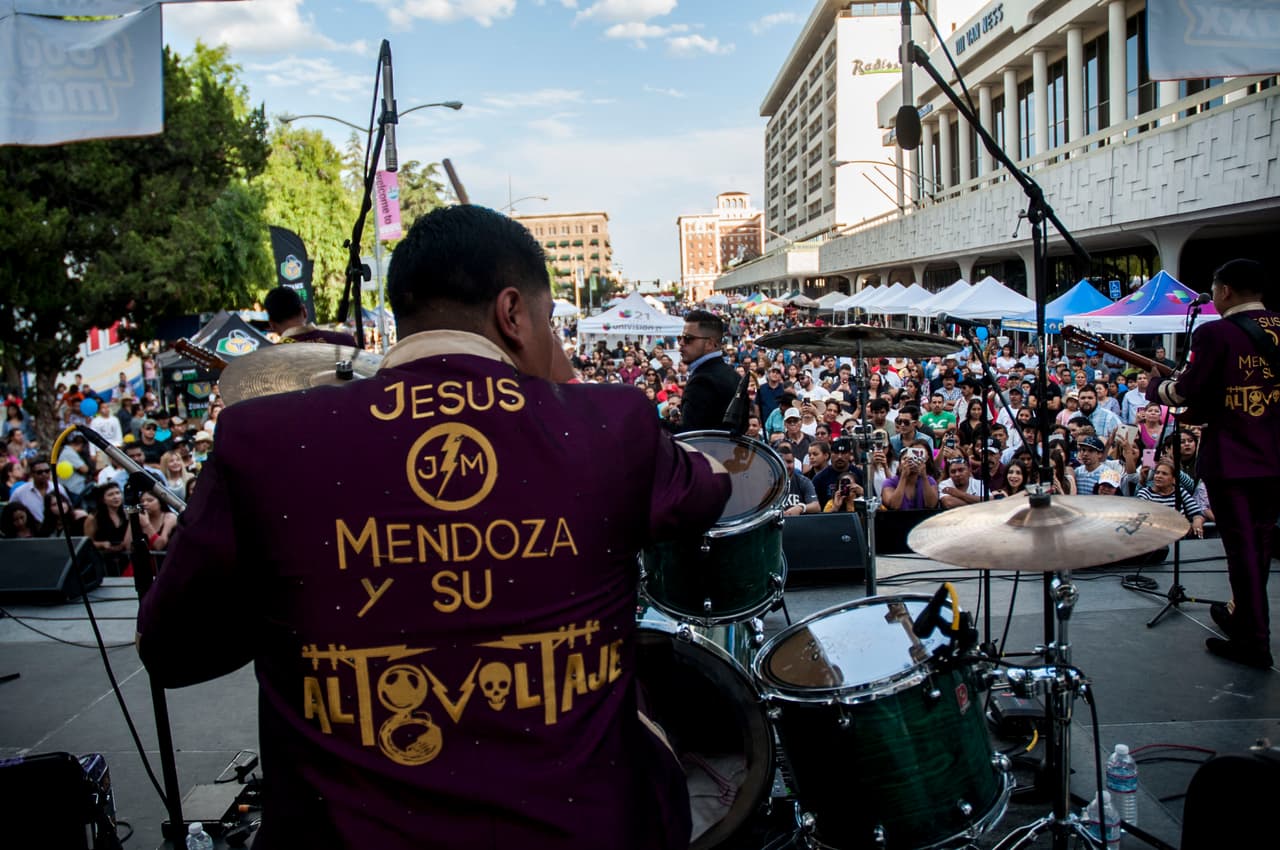 Familias del valle central llegaron al centro de Fresno a celebrar.