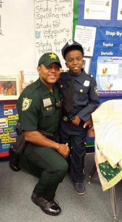 Fernández Jones, de 51 años, y su hijo Jayden Jones, de 9.