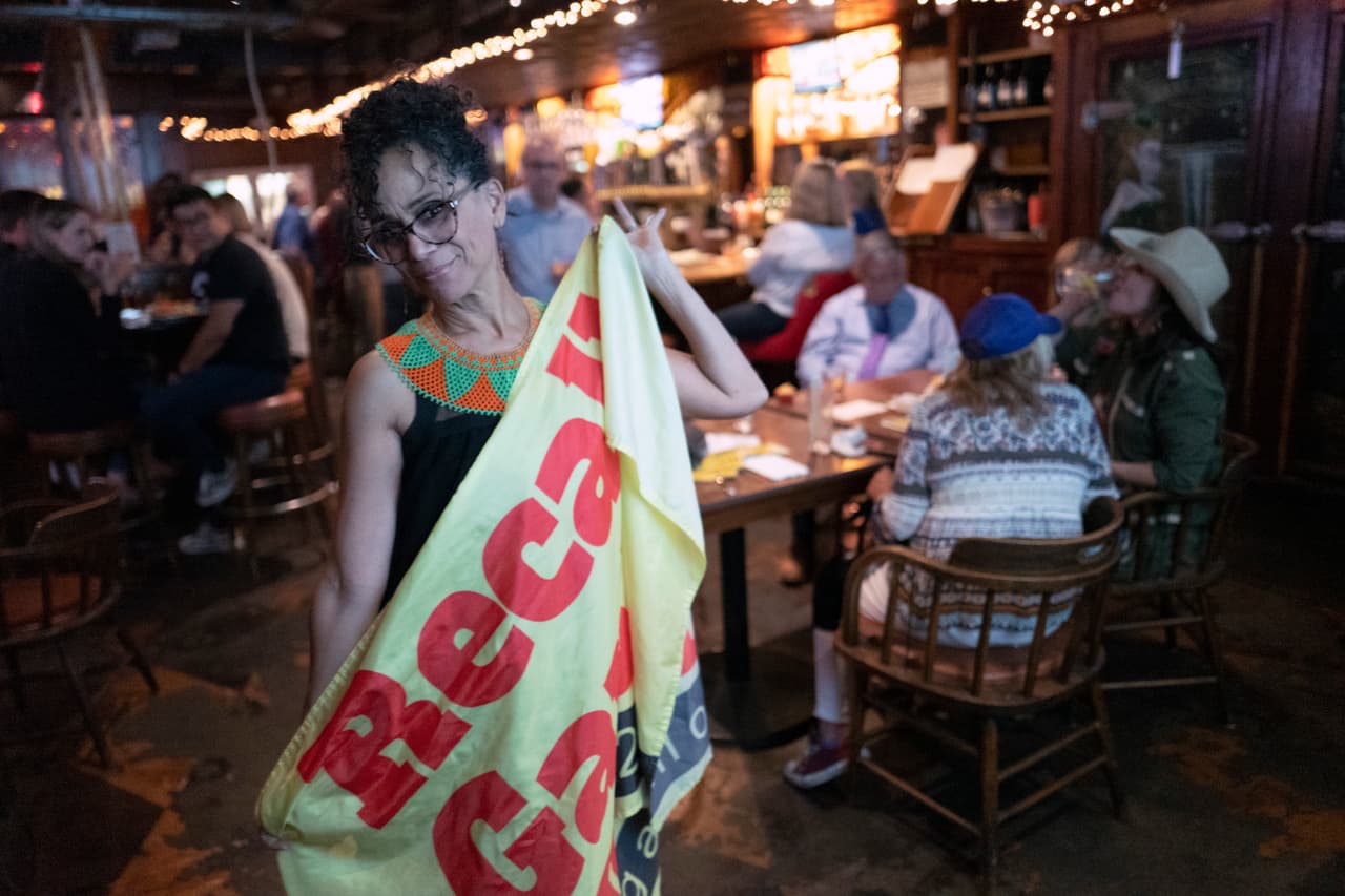 Larry Elder se mantuvo como el candidato republicano mejor posicionado en la elección revocatoria.