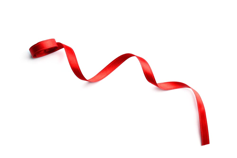 También, hazte una pulsera de cinta o estambre rojo, que coloques en tu mano derecha.