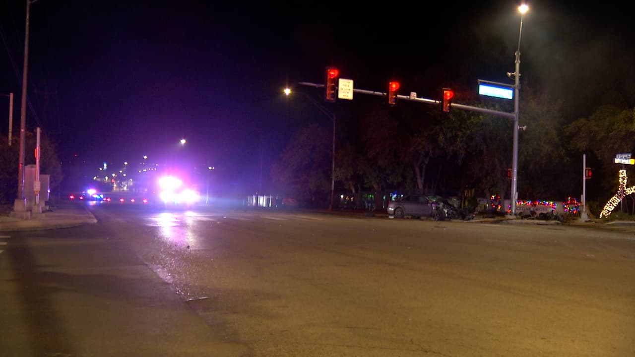 El otro conductor también resultó con heridas que no fueron especificadas.
<br>
<br>Ambos conductores fueron trasladados al Hospital Sammc para su atención médica.