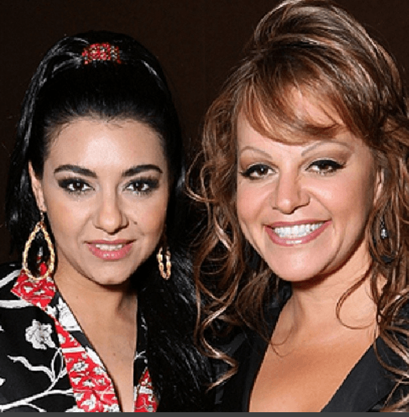 "Ella y yo nunca fuimos amigas, porque la edad era muy diferente y mientras yo me dedicaba a cantar ella ya cuidaba a dos hijos y llevaba los negocios de su padre", dijo Graciela en una entrevista.