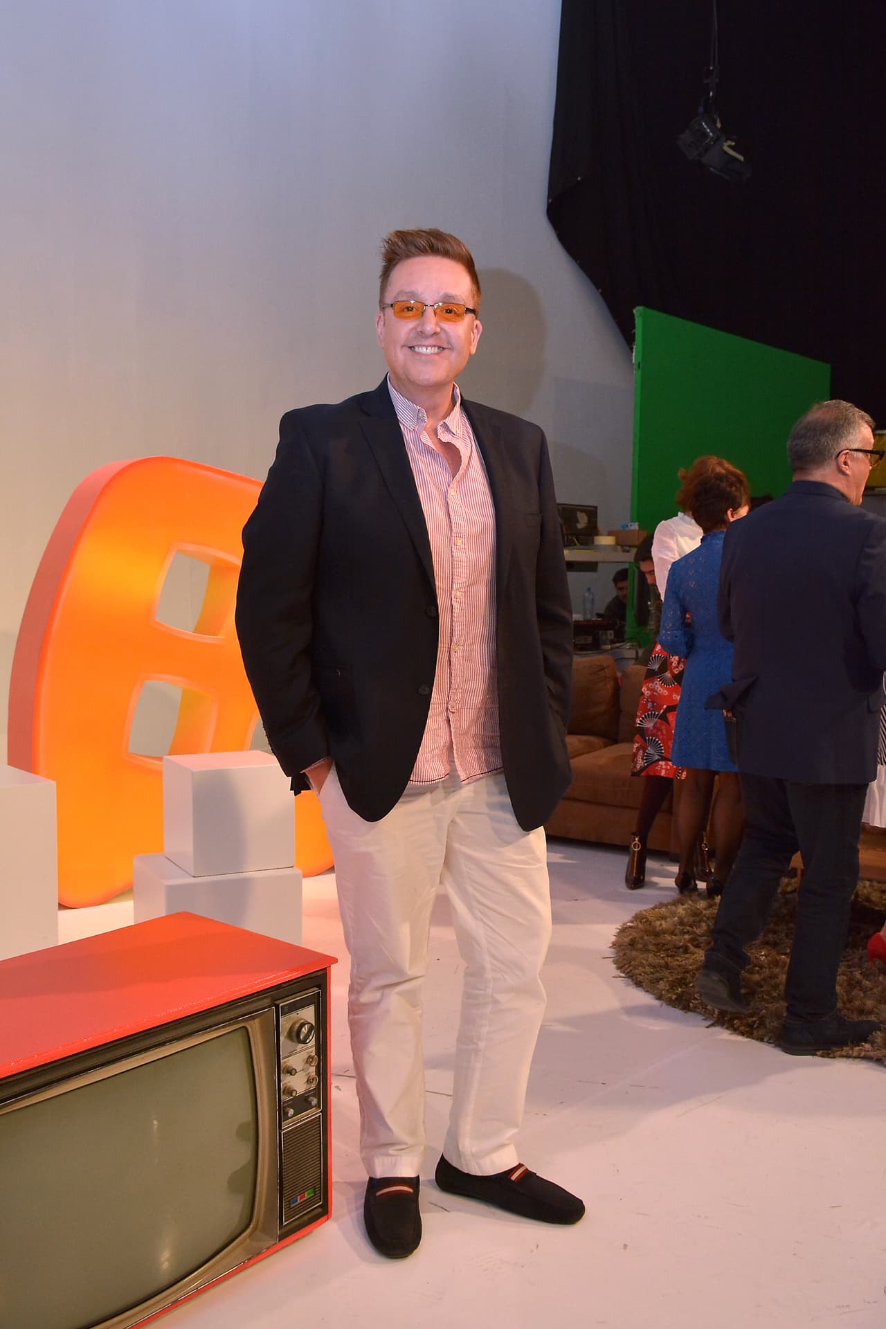 "Es mentira que estaba alcoholizado, yo venía de trabajar y no bebo, yo estaba perfectamente bien, si hubiera estado con alguna copa encima, ahí estuvieron los policías y se hubieran percatado, ellos hubieran procedido de otra manera. Yo iba para mi casa porque hoy tengo función en Guadalajara", afirmó.
<br>