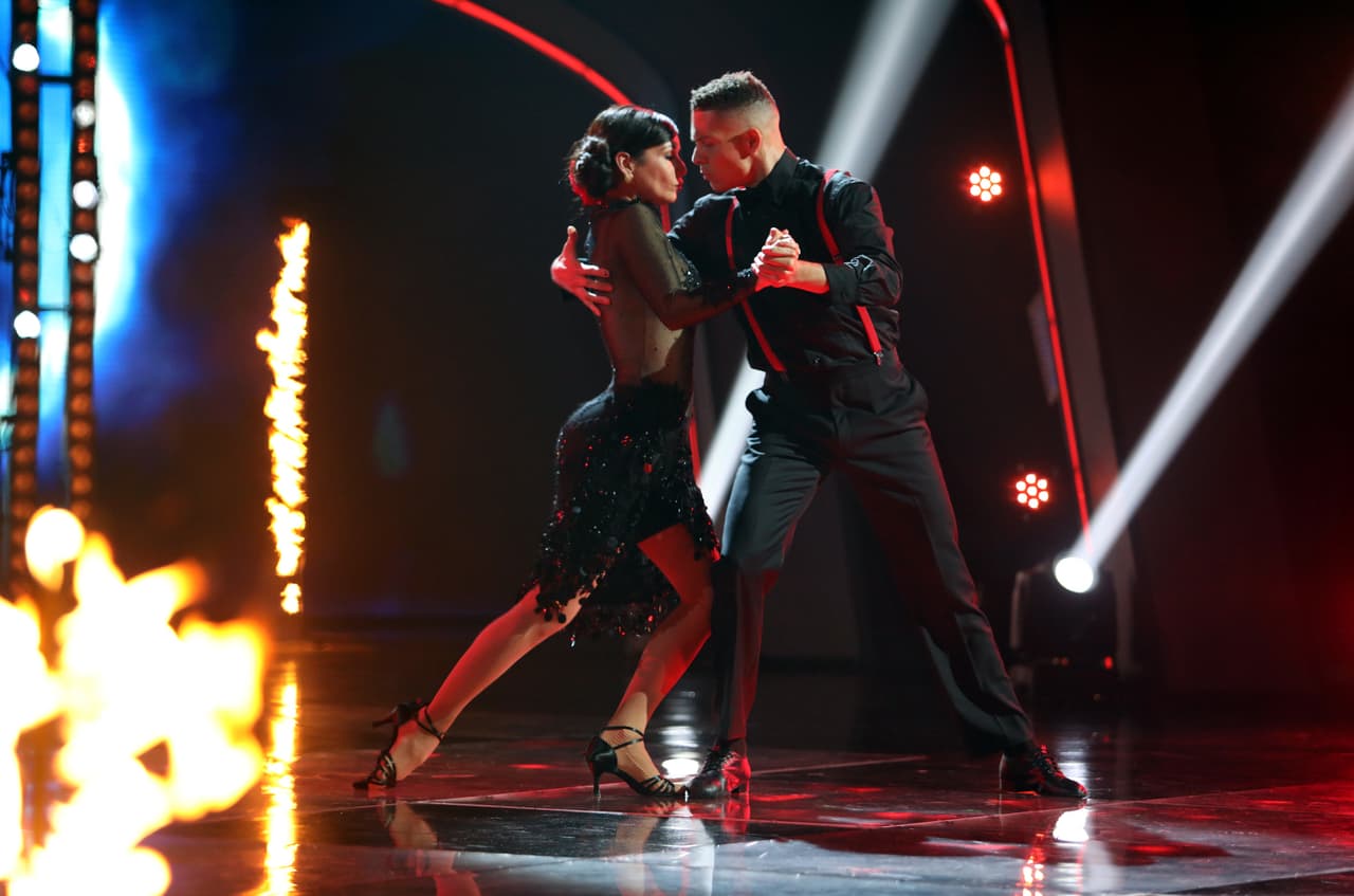 El baile fue tan profesional, que dejó a todo el mundo con la boca abierta.