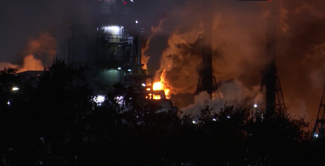Un incendio en una refinería de Texas deja al menos cuatro heridos