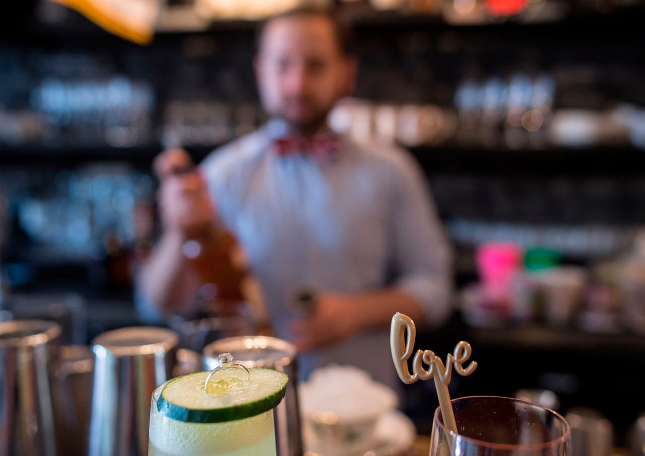 Antes de la boda, que será a las 7:00 de la mañana (hora de Washington D.C.), ofrecerán cervezas británicas y vinos californianos.