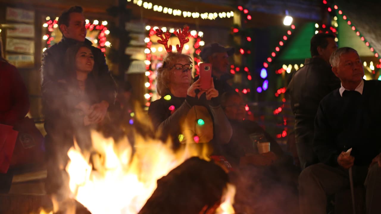 No se te haga raro, si en medio de los visitantes, te encuentras con la mismísima señora Noel (sin su traje).