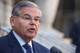 Senadores de EEUU piden que puertorriqueños tengan voz en la junta fiscal