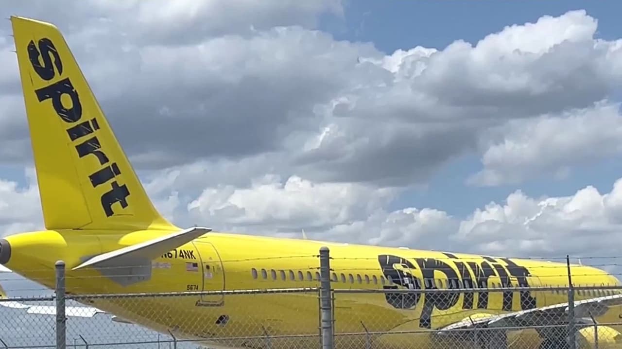 Empleados de Spirit Airlines exigen pago y seguro tras cierre y despidos masivos