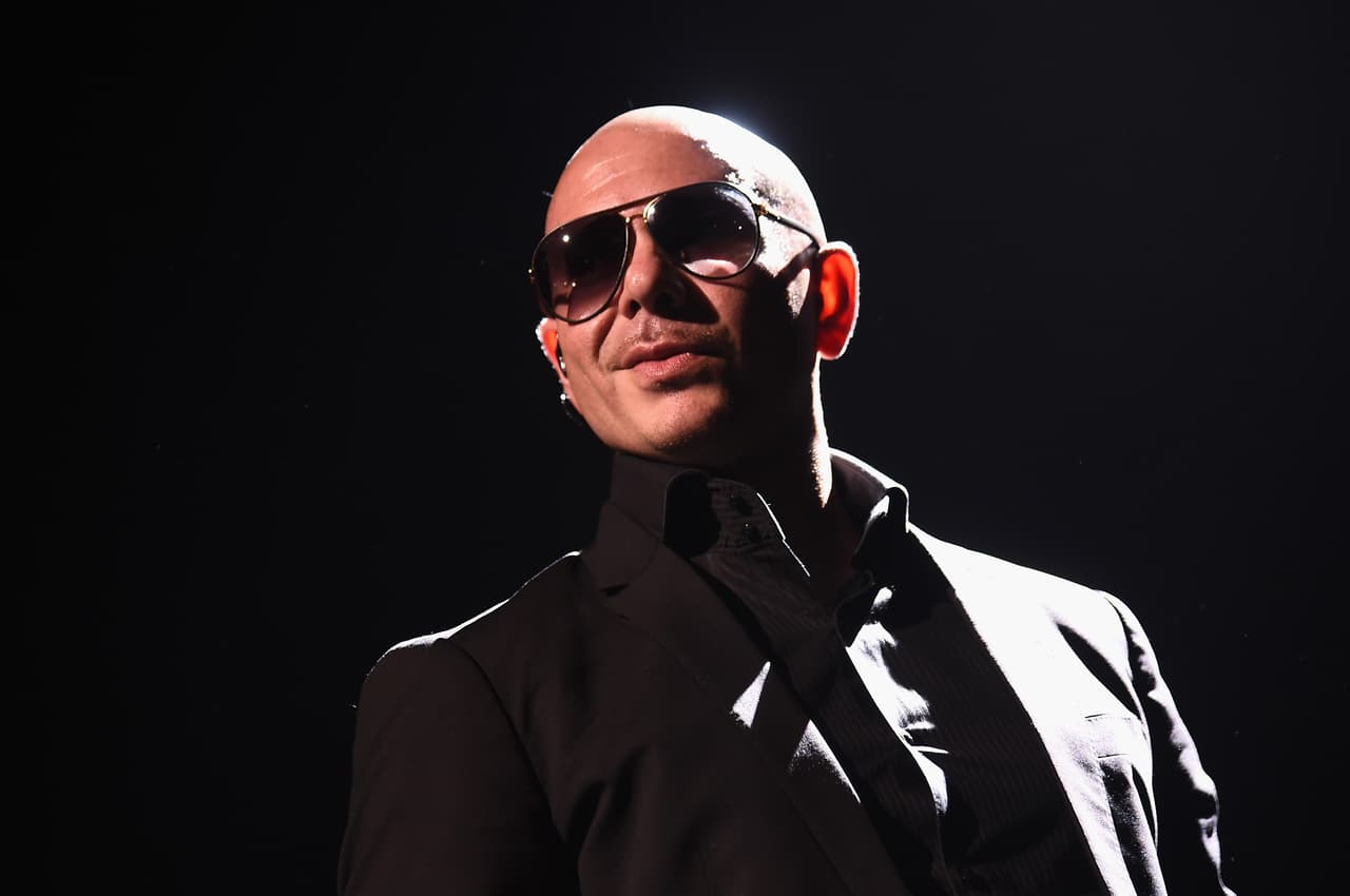 Pitbull flies cancer patients out of Puerto Rico