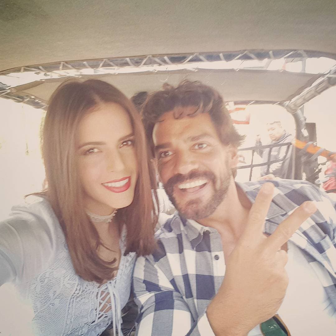 <b><a href="http://www.univision.com/temas/claudia-alvarez">Claudia Álvarez</a></b> y
<b><a href="http://www.univision.com/temas/cristian-de-la-fuente">Cristián de la Fuente </a></b>son los protagonistas de
<i>En tierras salvajes</i> y la química entre ellos ha sido sensacional.