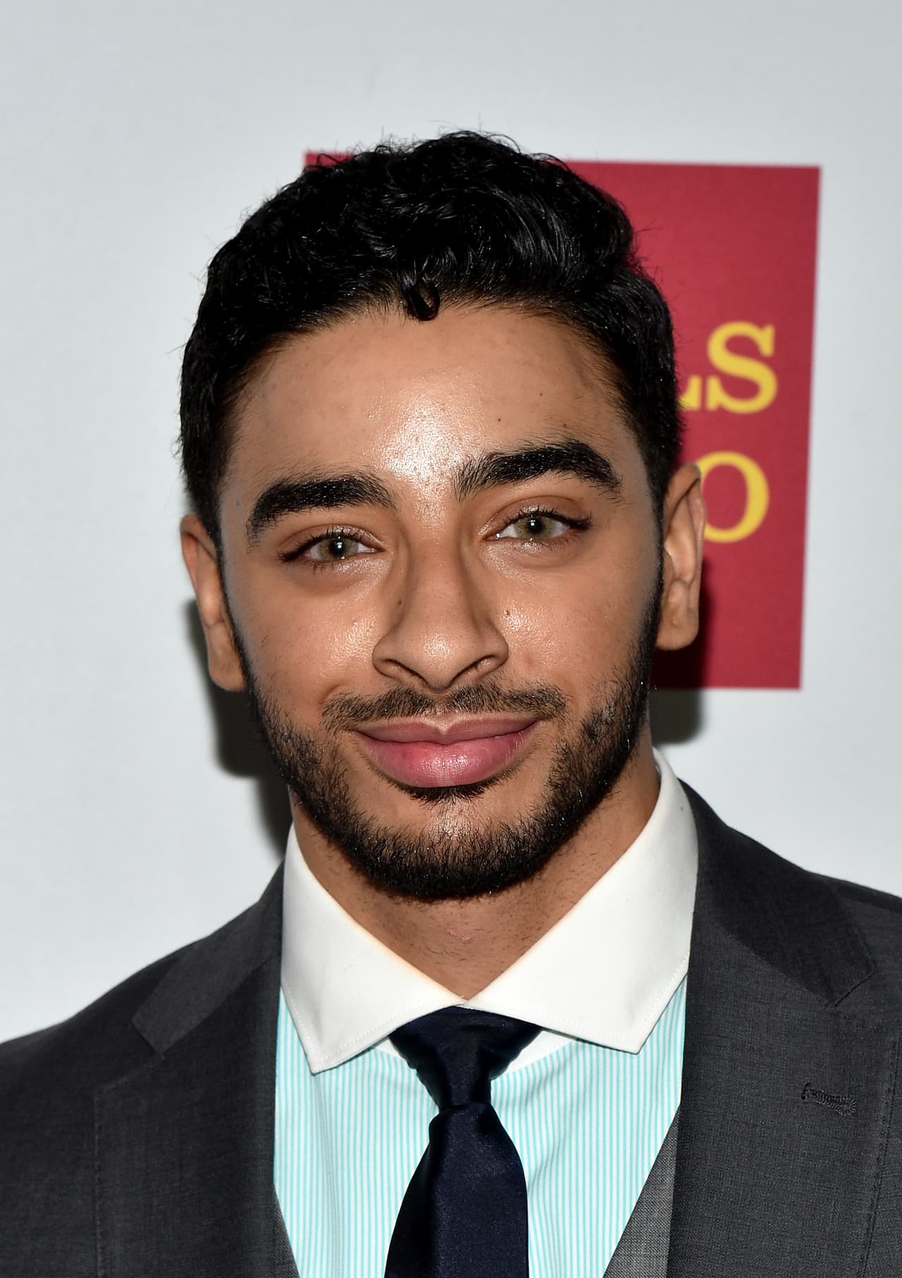 “Todavía lucho con esto de vez en cuando, pero recuerdo que estoy bendecido, que tengo una familia que me apoya…. Tuve el privilegio de ir a la escuela, tengo el privilegio de vivir esta experiencia. Me encanta lo que veo ahora en el espejo”, continuó.