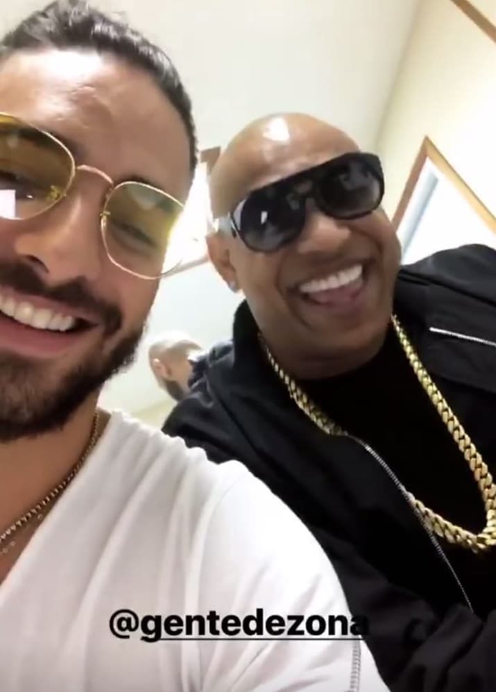 El colombiano Maluma aprovechó sus Historias de Instagram para bromear con el grupo de salsa cubana, Gente de Zona.