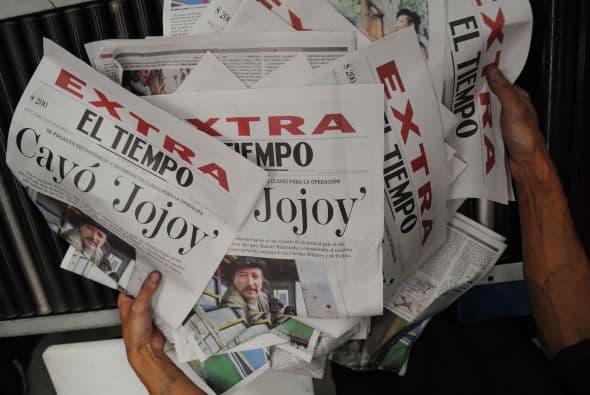 Según la policía colombiana, Luis Suárez, alias Jorge Suárez Briceño y "Mono Jojoy", hijo de campesinos y nacido en el departamento de Boyacá (norte), se integró a la guerilla en 1975. Sin embargo, prácticamente se crió con las Fuerzas Armadas Revolucionarias de Colombia (FARC, comunistas), a las que conoció a través de sus padres desde que tenía seis años de edad.