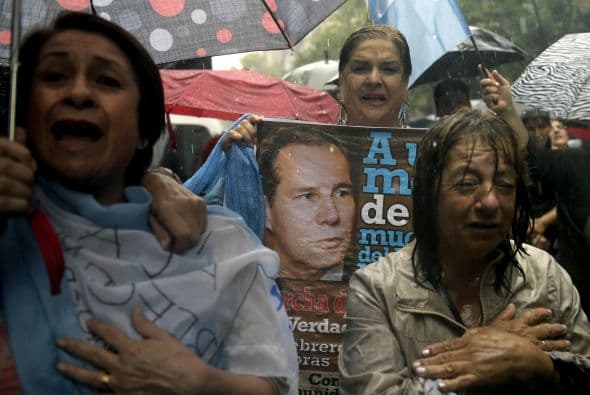 Nisman denunció a la presidenta Cristina Kirchner por encubrir terroristas en el caso AMIA y su muerte genero enormes dudas.