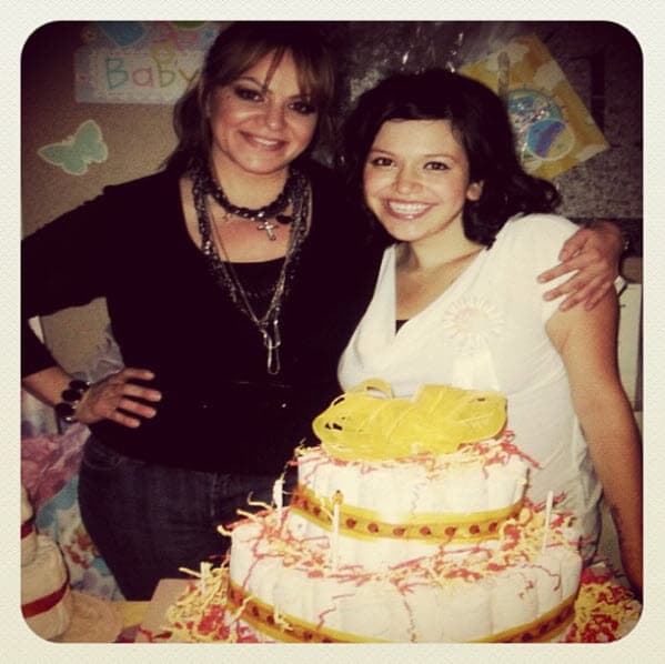 Jacquelin Melina Marín Rivera nació de la relación que
<a href="https://www.univision.com/entretenimiento/coincidencia-el-extrano-destino-de-jenni-rivera-y-sus-tres-maridos-fotos">Jenni tuvo con José Trinidad Marín</a>, quien continúa en prisión por agredir sexualmente a Rosie Rivera, Chiquis y Jacqie.