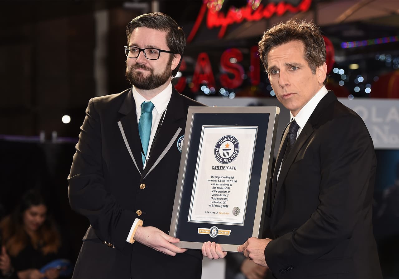 Ben Stiller tomó una selfie con el ‘selfie stick’ más largo en el estreno de Zoolander 2. Se trató de un bastón que estuvo cerca de los nueve metros de largo.