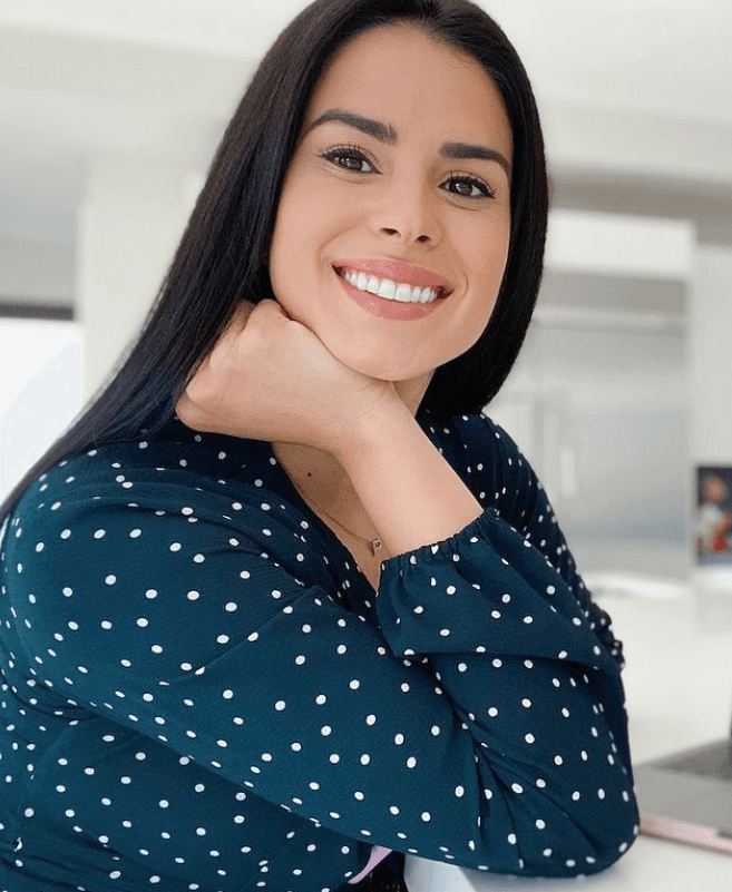 Vanessa De Roide, reina de Nuestra Belleza Latina 2012, anunció este 28 de marzo que 
<b><a href="https://www.univision.com/shows/nuestra-belleza-latina/la-revelacion-de-vanessa-de-roide-que-dejo-a-alejandra-espinoza-y-julian-gil-con-la-boca-abierta-video">está en espera de su segundo hijo</a></b> con el empresario Jorge Menéndez.