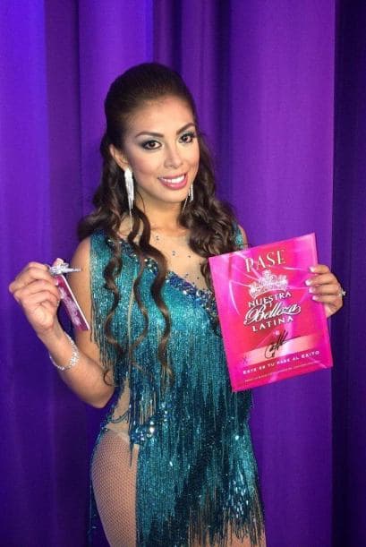 La mexicana que audicionó en San Antonio le dijo adiós a su sueño de ser reina después de haber sido la chica con menos votos del público. Carolina se va agradecida con Denise y la experiencia de haber participado en la octava temporada de Nuestra Belleza Latina.