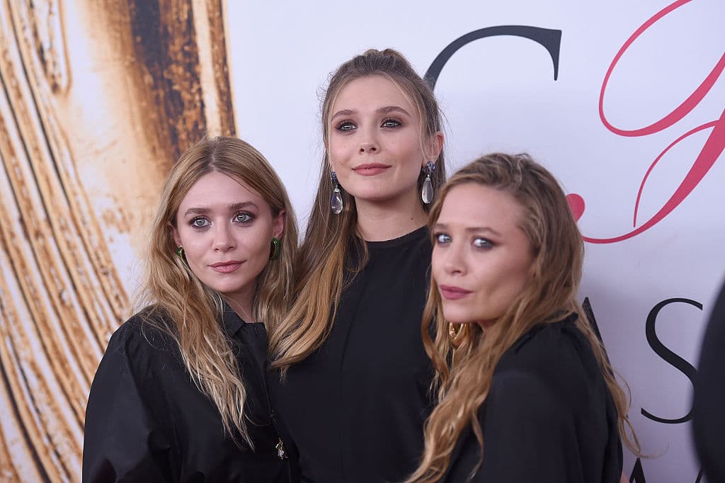 Nacida en California, Estados Unidos, Elizabeth Olsen fue conocida desde niña por ser la hermana de dos estrellas del cine y la televisión: Mary-Kate Olsen, Ashley Olsen, quienes a corta edad se ganaron el cariño del público con sus sonrisas en la serie 'Full House'.