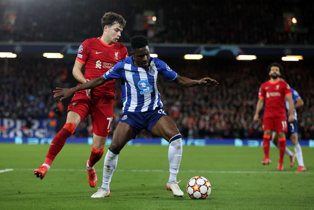 Con tantos de Thiago Alcántara y Mohamed Salah, el Liverpool camina a la victoria 2-0 sobre el Porto.