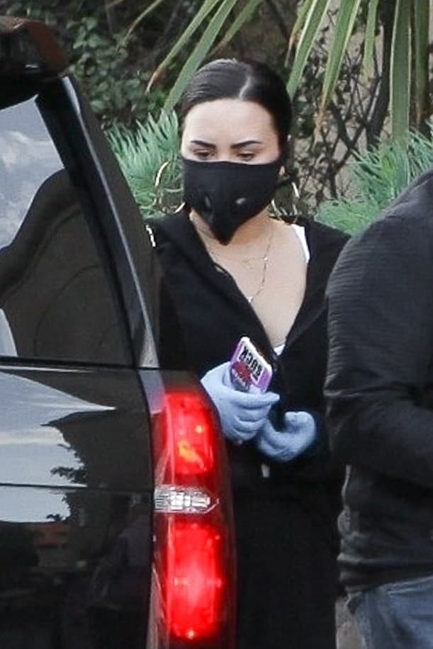 Demi Lovato, de 27 años, se toma muy en serio las recomendaciones para evitar contagiarse de coronavirus.