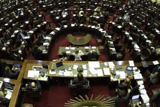 El Congreso de Argentina aprobó la ley que modifica pago de deuda