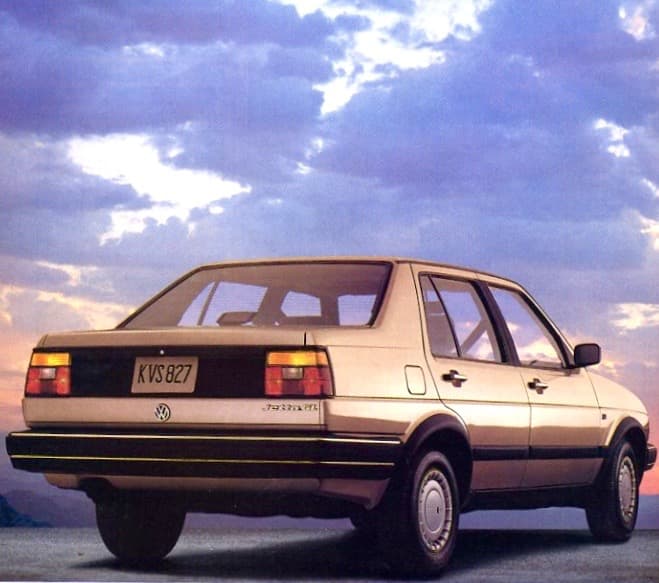 <b>4. Volkswagen Jetta GL</b>: El GL fue la versión más básica del Jetta entre 1981 y 2004, por lo que no extraña que aún existan muchos en las calles. Lo que extraña es que el 31% de un auto que nunca fue particularmente poderoso haya recibido multas. En la imagen se ve un modelo 1989.