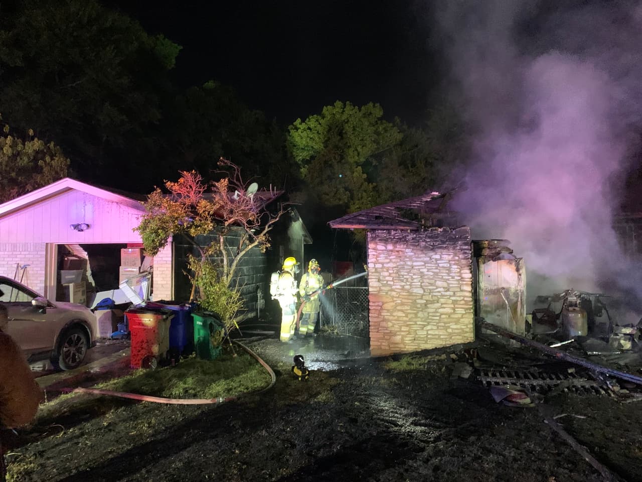 Según Austin Fire, uno de los propietarios descubrió el fuego cuando olió humo.