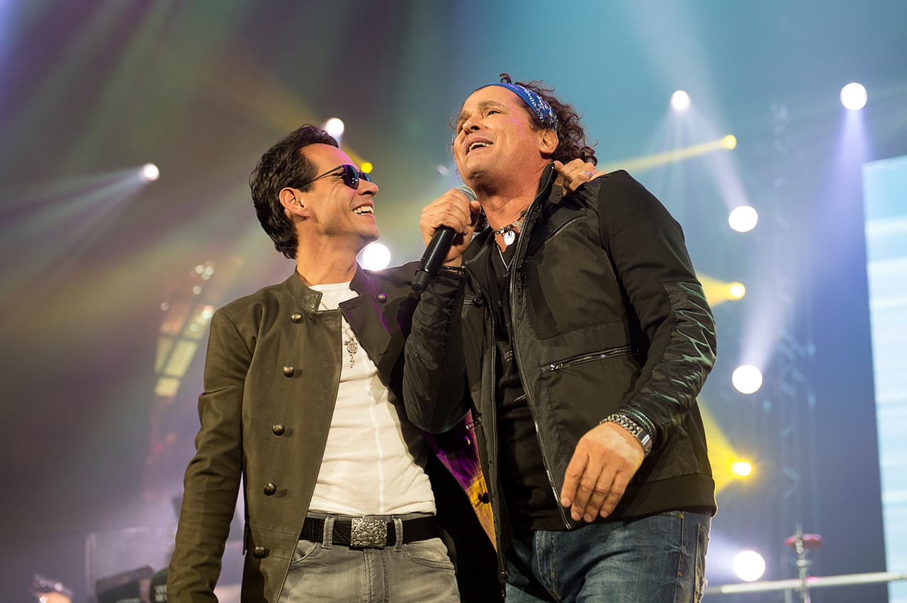 Aunque los fans se dieron cuenta, poco les interesó, pues siguieron cantando al ritmo de Marc y Carlos.