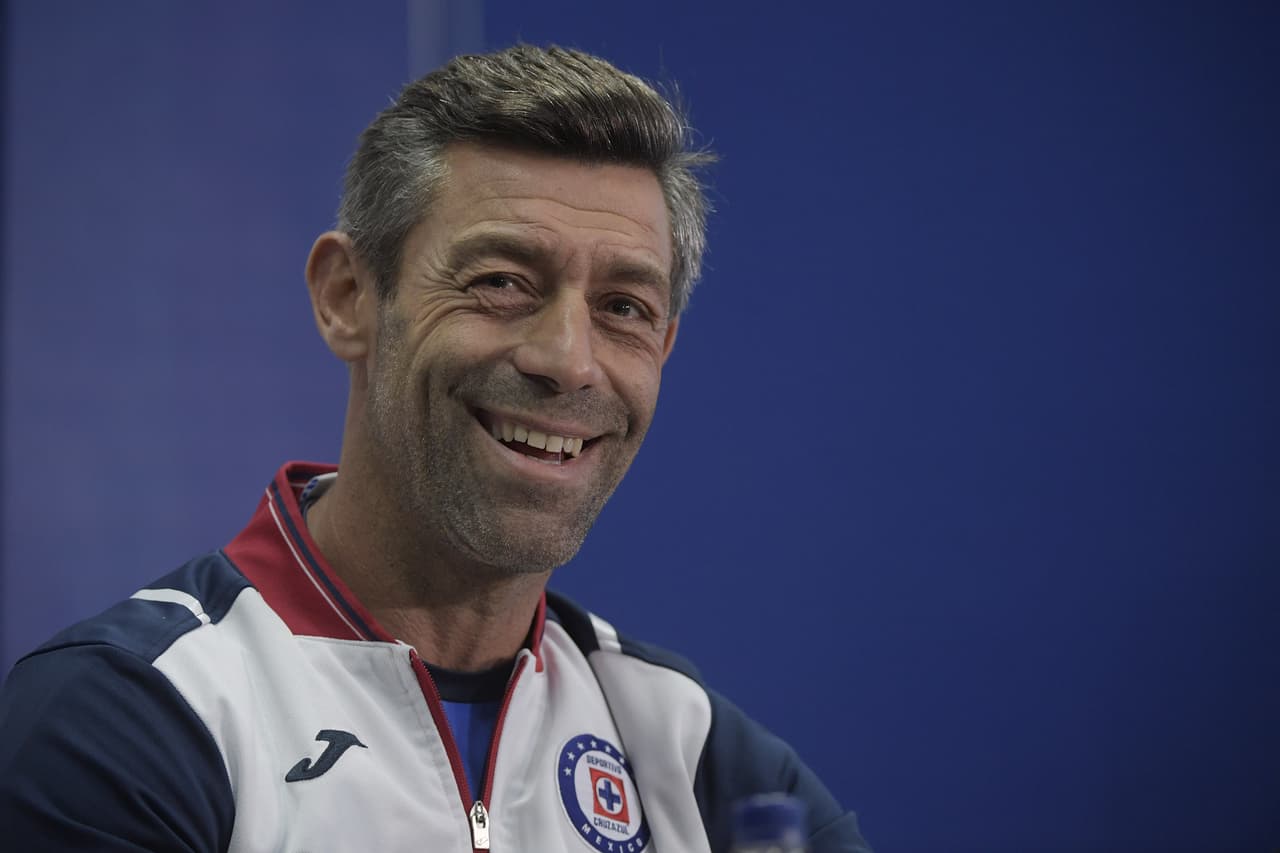 Pedro Caixinha defendió en rueda de prensa su continuidad con Cruz Azul al recordar que tiene contrato hasta junio del 2020 y criticó la credibilidad de la prensa en la cobertura sobre su situación como DT de 'La Máquina'.